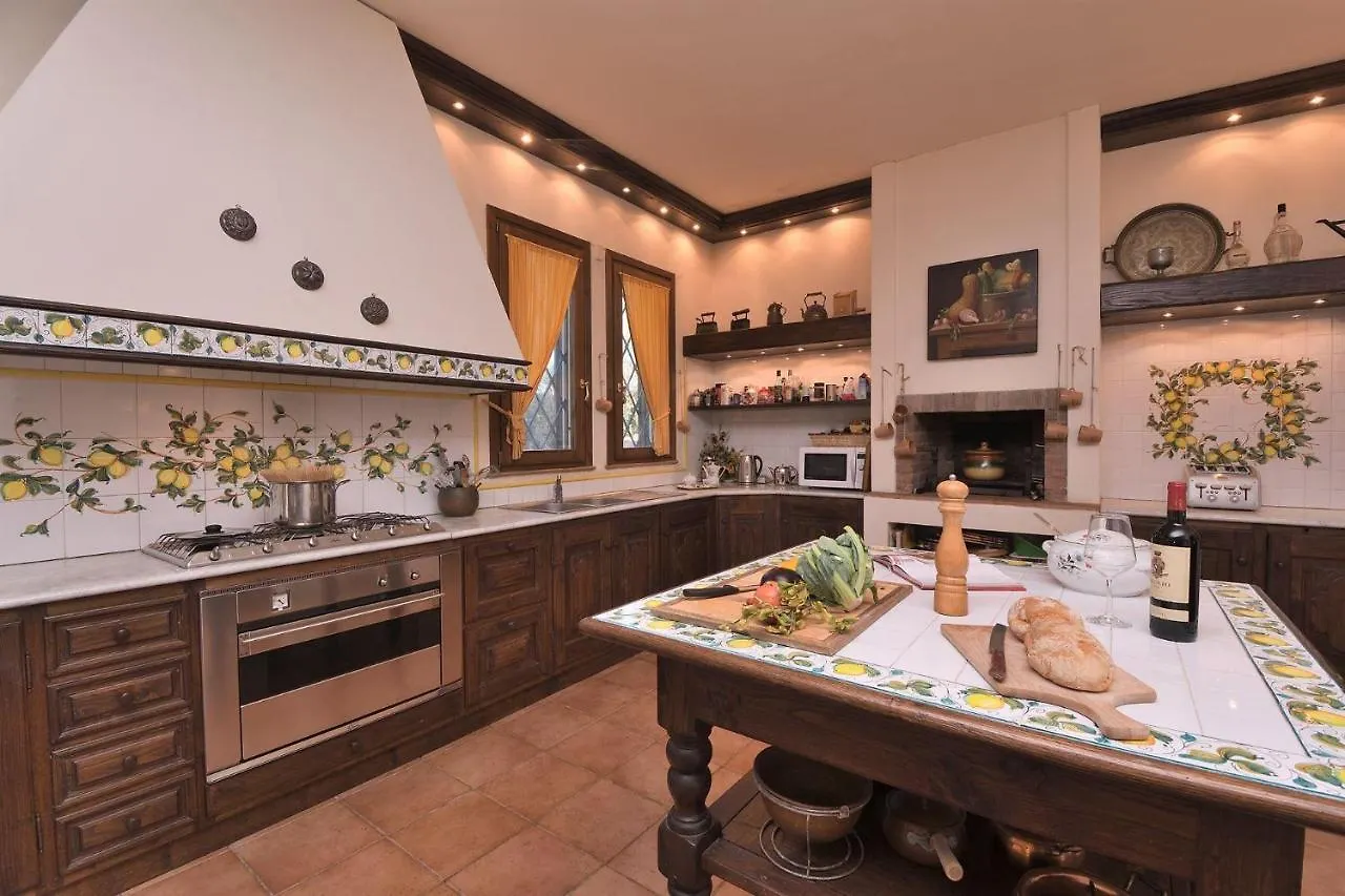 Villa Montalbano 12 Черрето-Гвиди 0*,